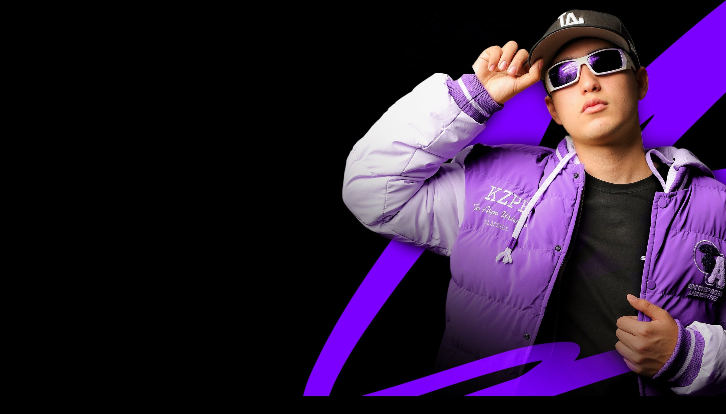 Marlont con lentes blancos y chaqueta morada, diseño de marca MXR